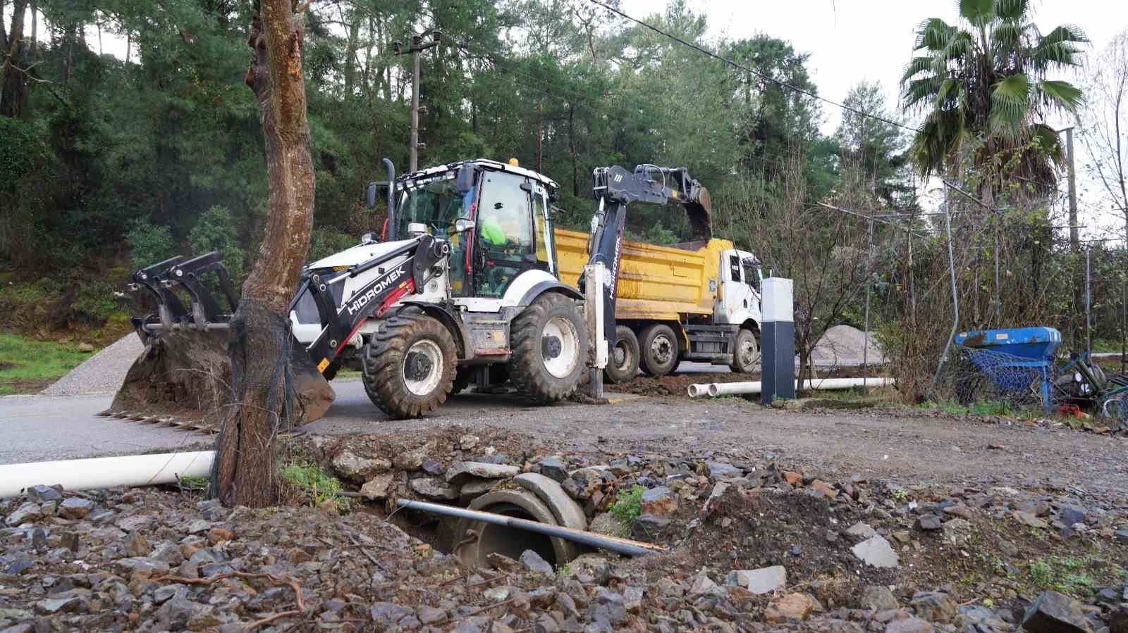 Ortaca Tepearası Mahallesi’ndeki içme suyu hattı yenileniyor
Ortaca Tepearası Mahallesi’ndeki içme suyu hattı yenileniyor
