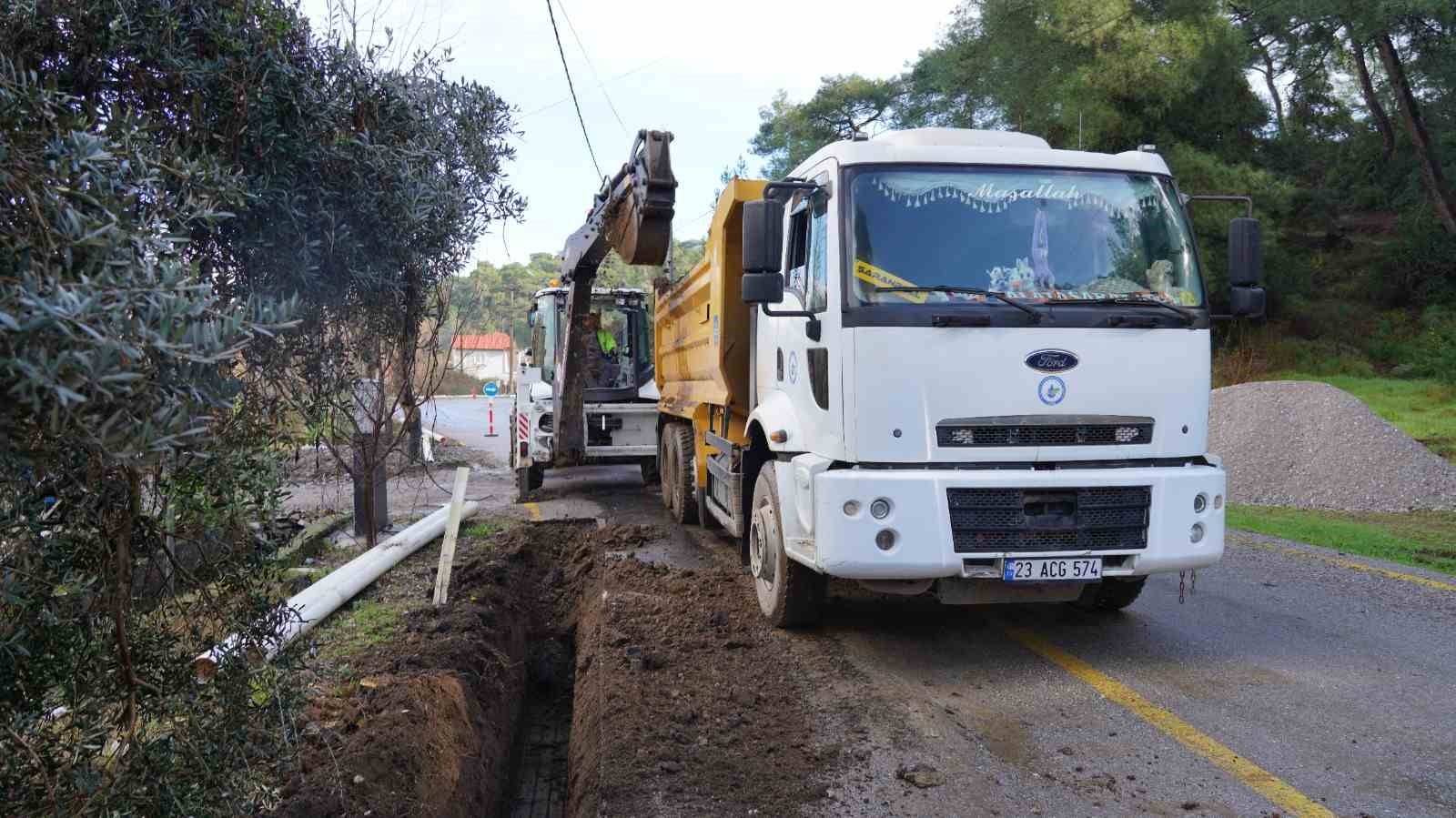 Ortaca Tepearası Mahallesi’ndeki içme suyu hattı yenileniyor
Ortaca Tepearası Mahallesi’ndeki içme suyu hattı yenileniyor