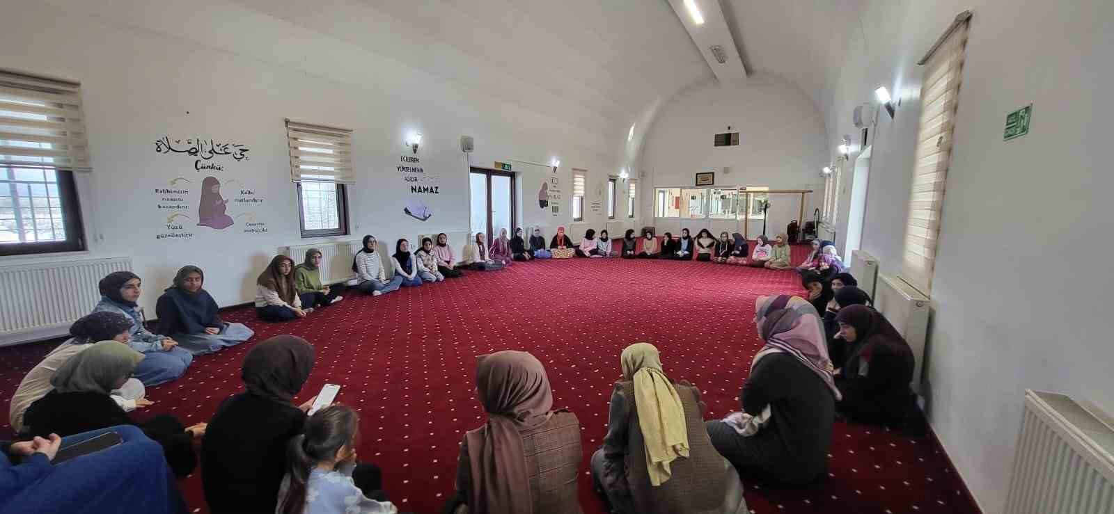 Ortaokul öğrencileri değerlerle buluştu
