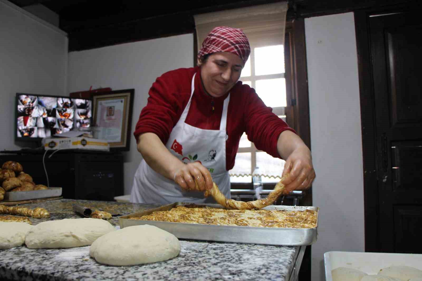 Oruçlu şehidin son isteği Amasya çöreği, 10 yıl sonra yeniden Mardin’deki silah arkadaşlarına gönderildi
