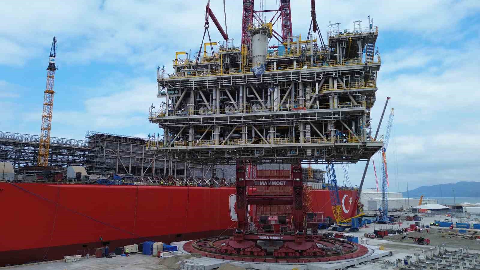 Osman Gazi’ye 2 bin 500 tonluk ünite yerleştirildi
