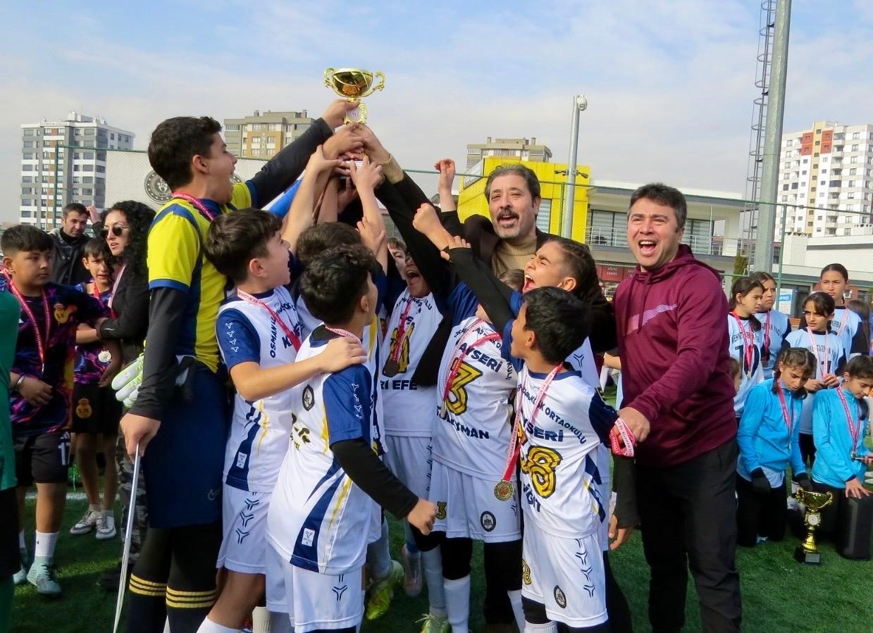 Osman Ulubaş Köşk Ortaokulu şampiyon oldu
