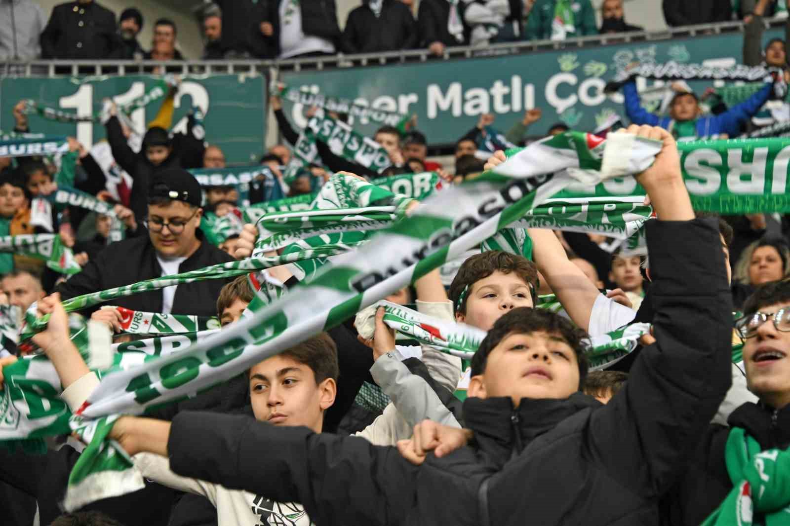 Osmangazi Belediyesi 100 çocuğu Bursaspor ile buluşturdu
