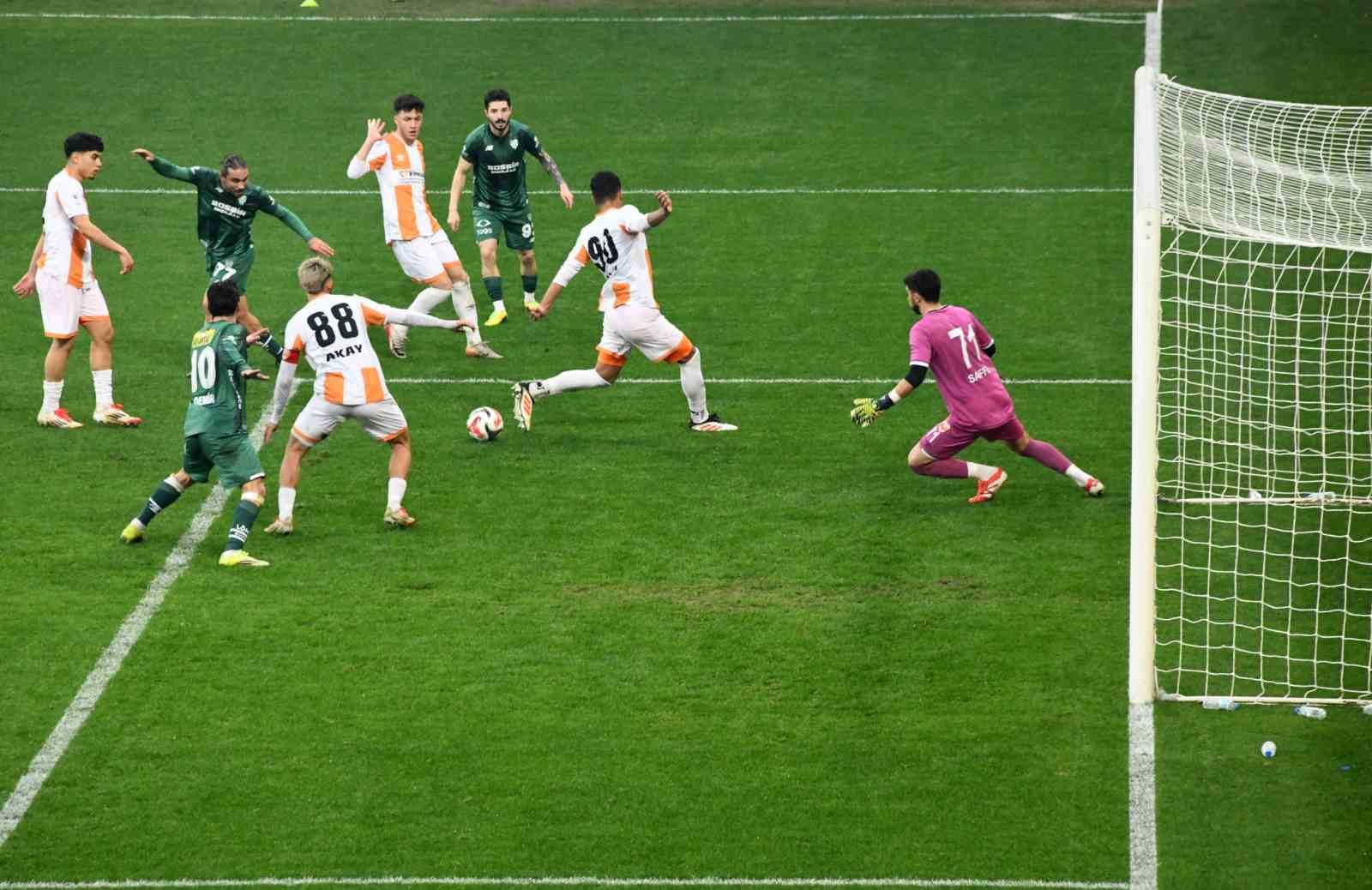 Osmangazi Belediyesi 100 çocuğu Bursaspor ile buluşturdu
