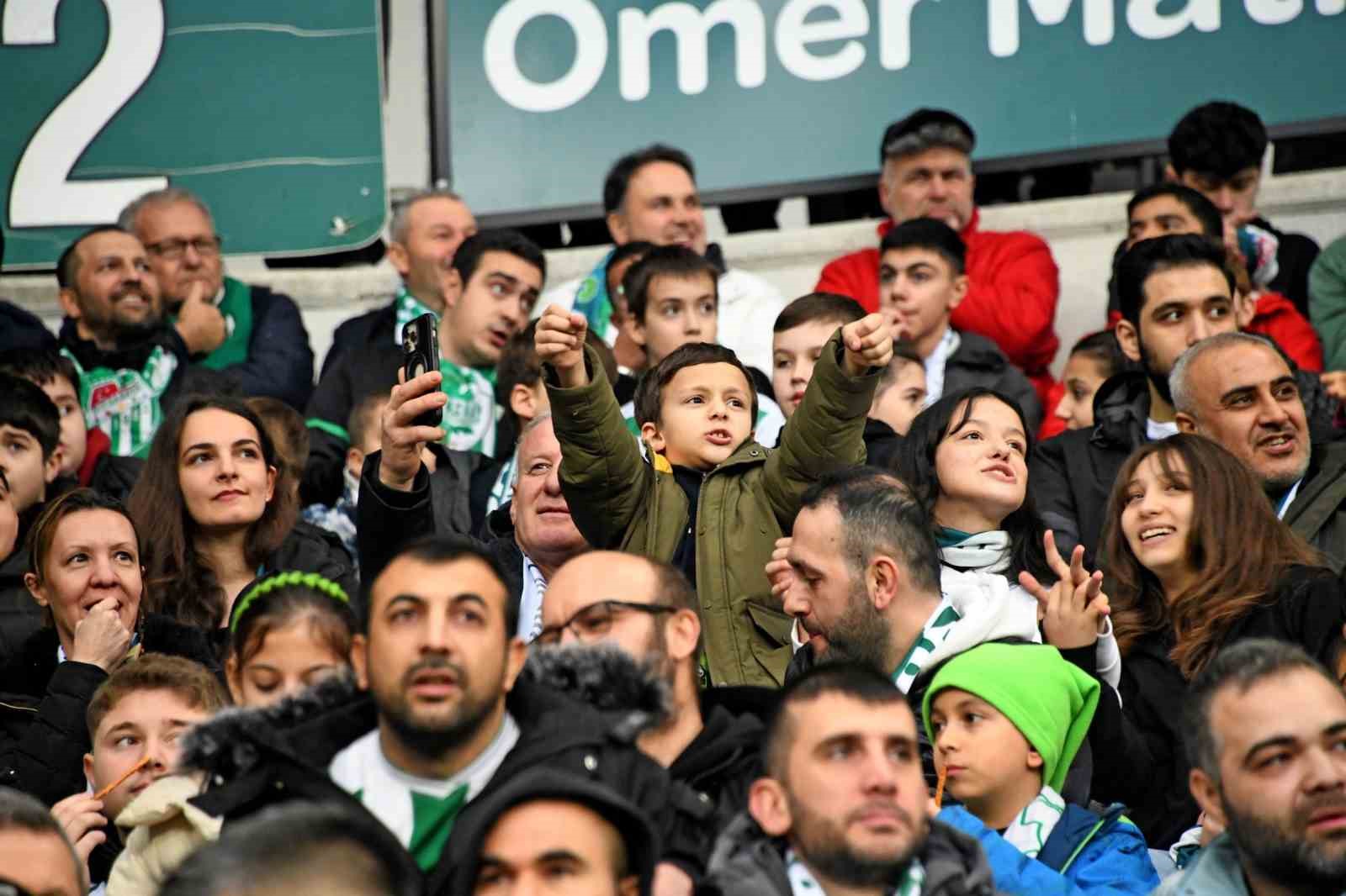 Osmangazi Belediyesi 100 çocuğu Bursaspor ile buluşturdu
