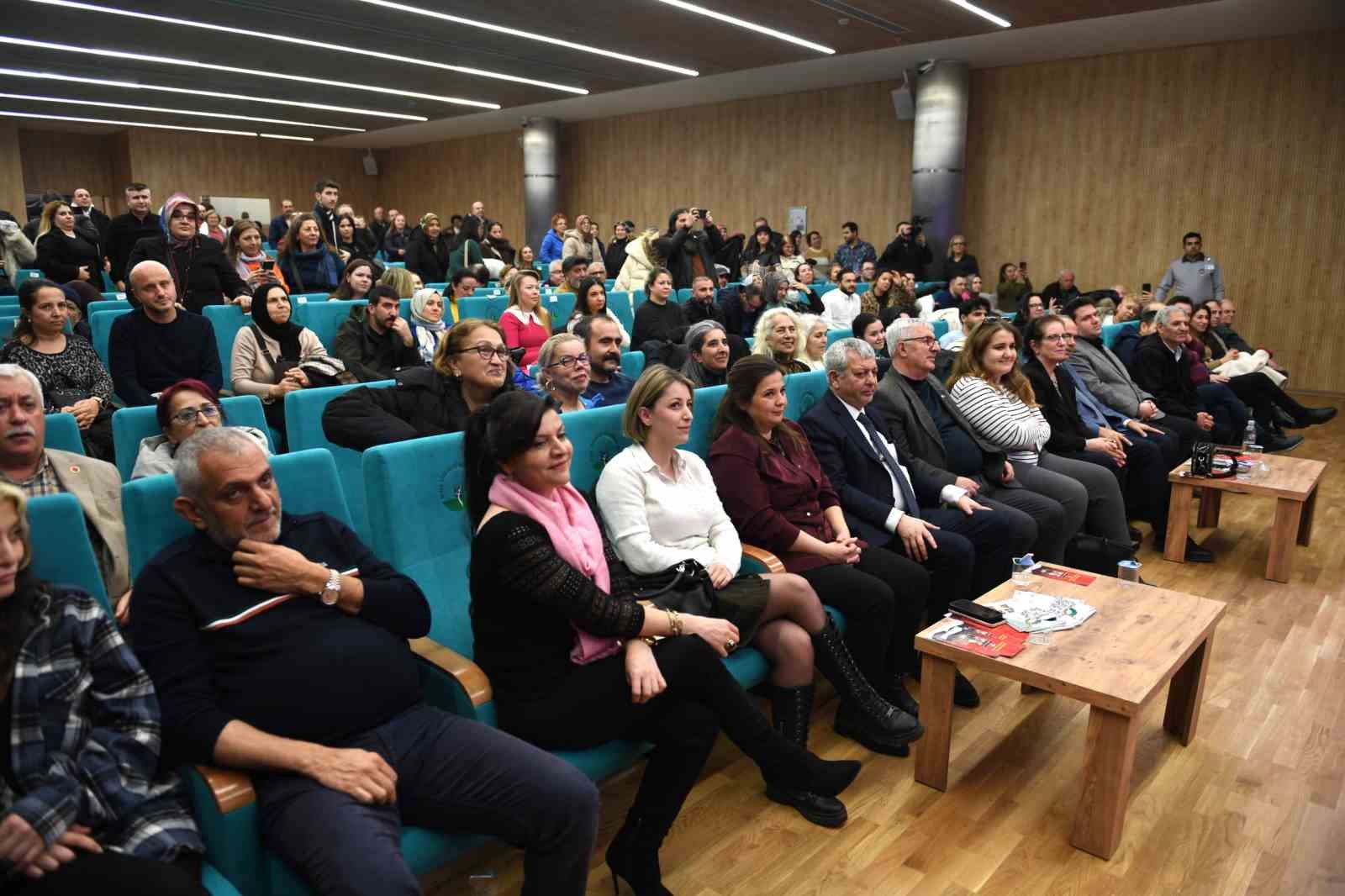 Osmangazi Belediyesi sanatseverleri tiyatroyla buluşturdu
