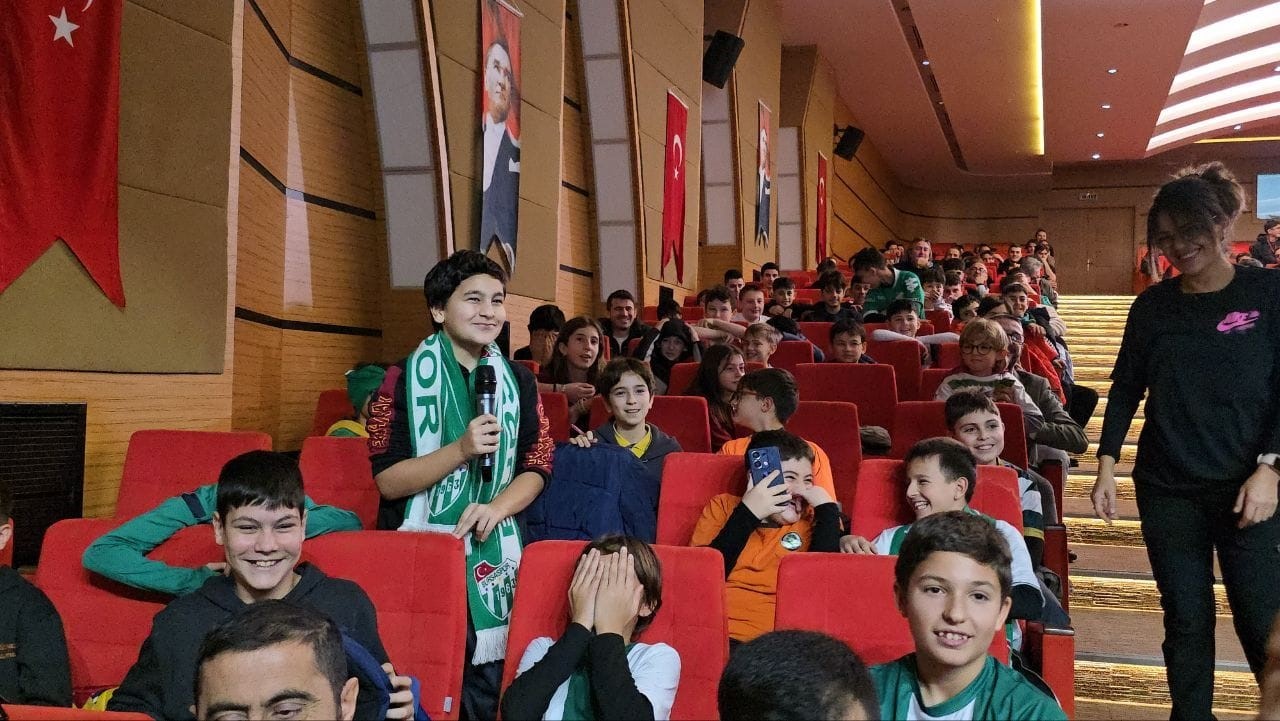 Osmangazi Belediyesi Yetenek Evleri’nde hayaller eserlere dönüştü
