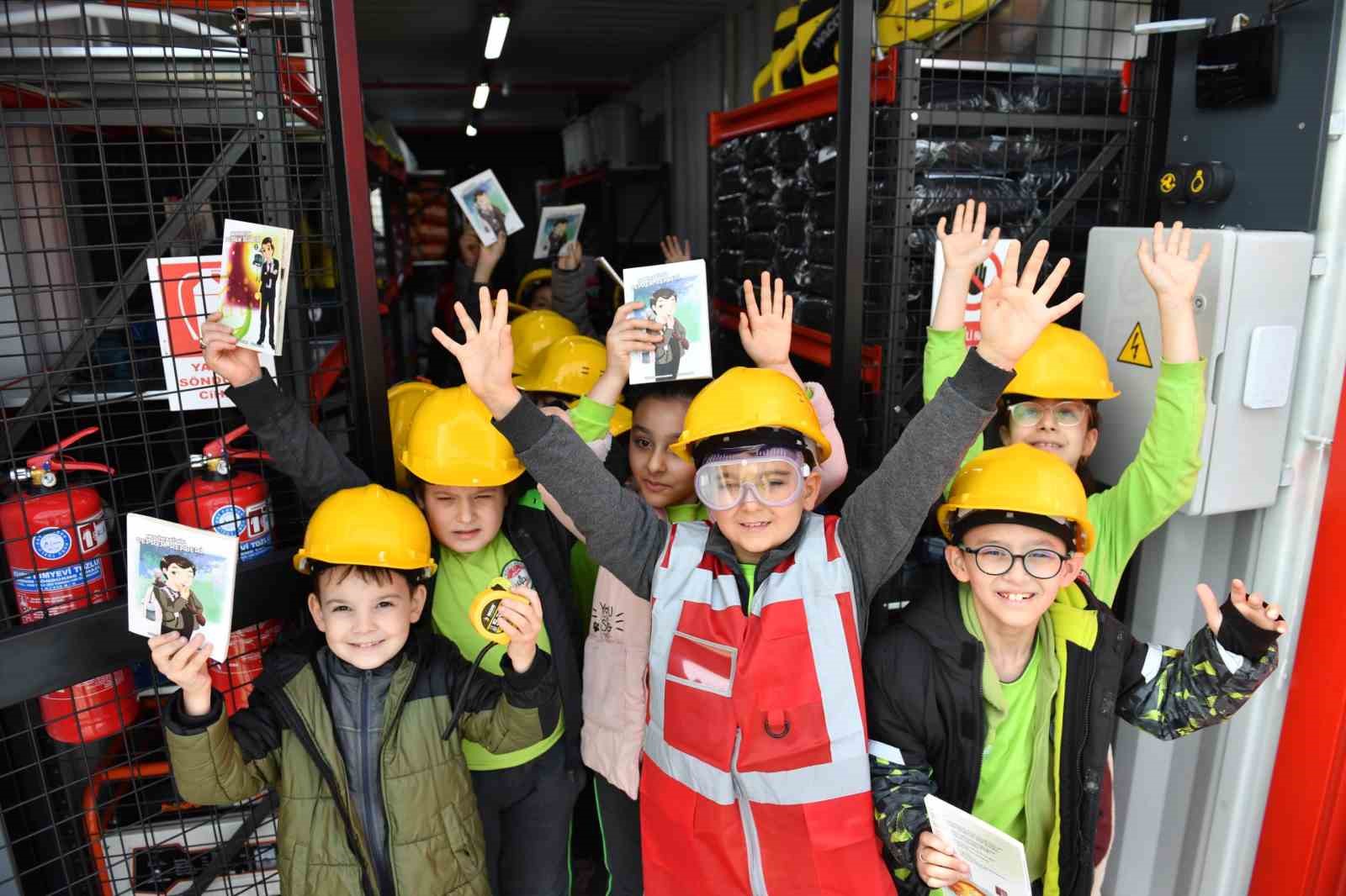 Osmangazi Belediyesi’nden çocuklara afet farkındalık eğitimi
Osmangazi Belediyesi’nden çocuklara afet farkındalık eğitimi