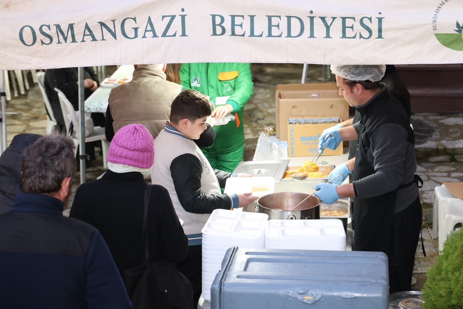 Osmangazi Belediyesi’nden kardeşlik sofrası
Osmangazi Belediyesi’nden kardeşlik sofrası