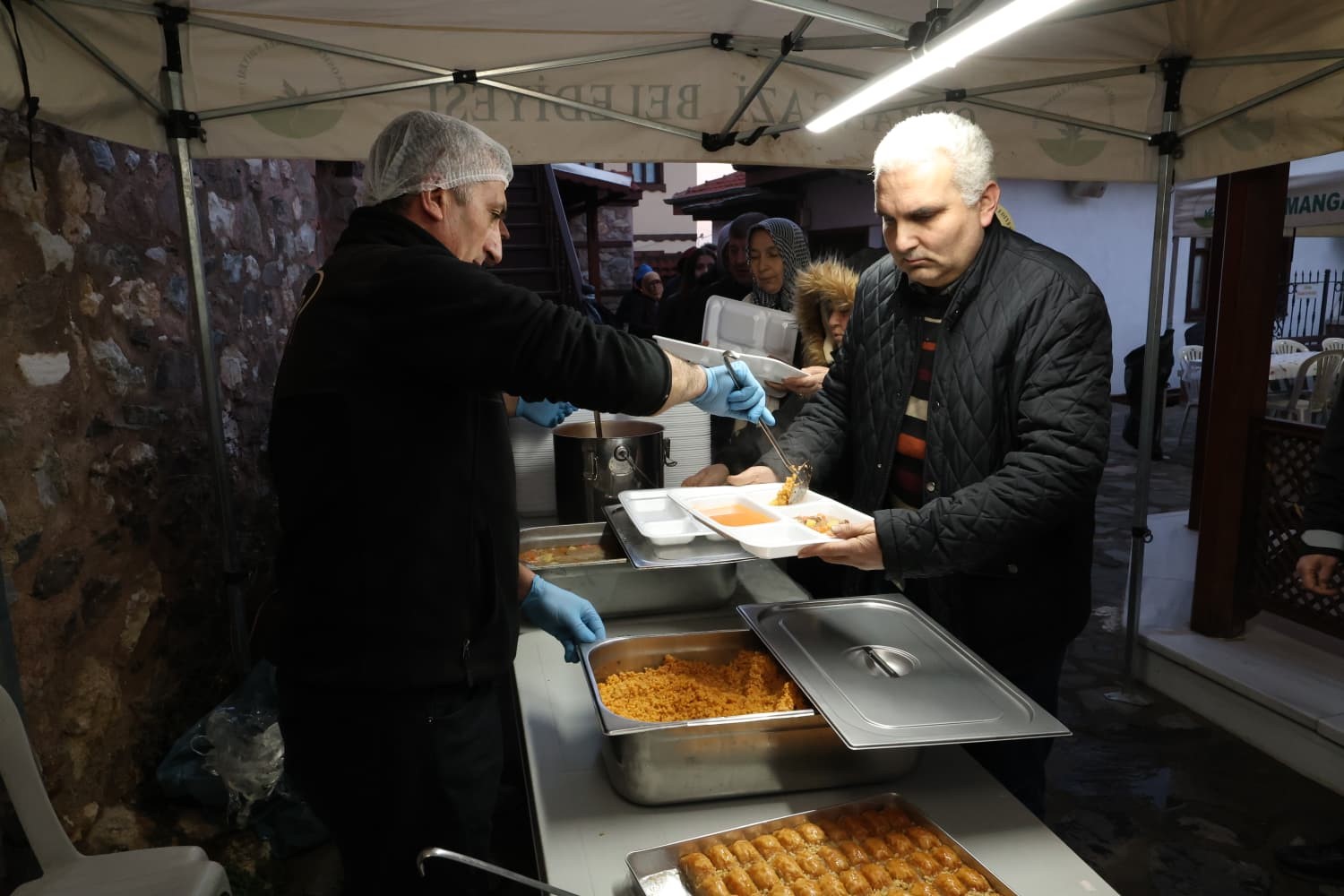 Osmangazi Belediyesi’nden kardeşlik sofrası
Osmangazi Belediyesi’nden kardeşlik sofrası