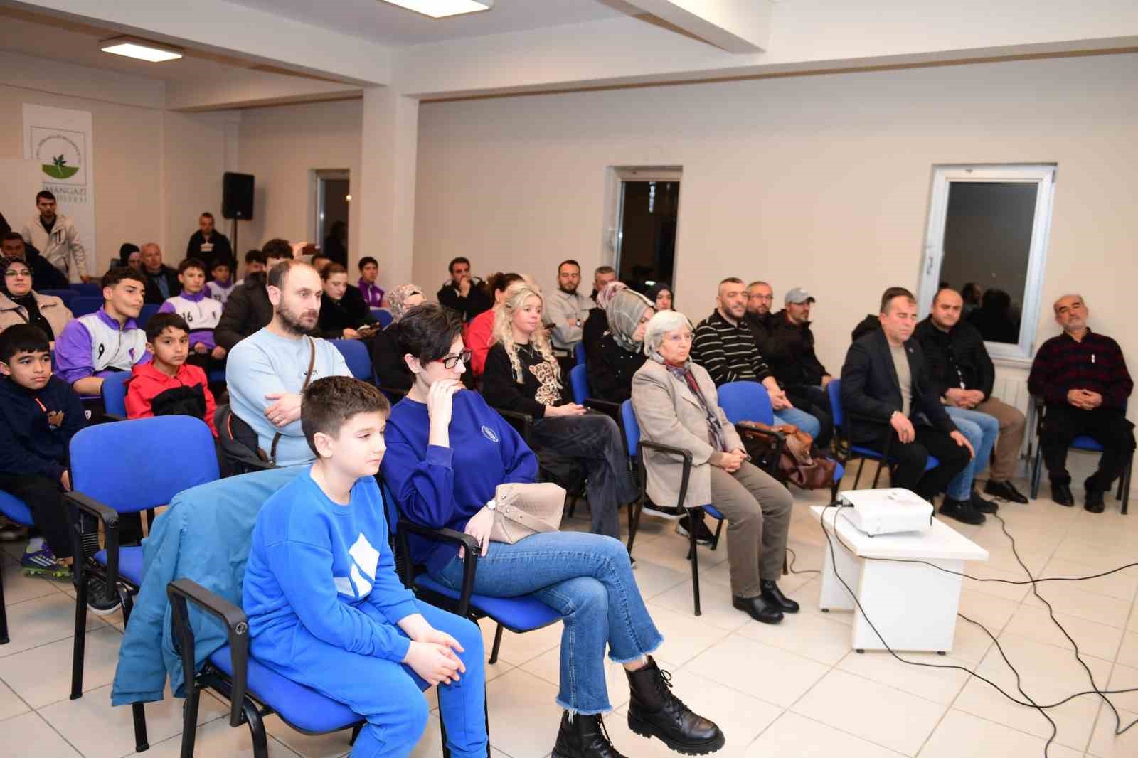 Osmangazi Belediyesi’nden sporcu ailelerine yol gösteren panel
