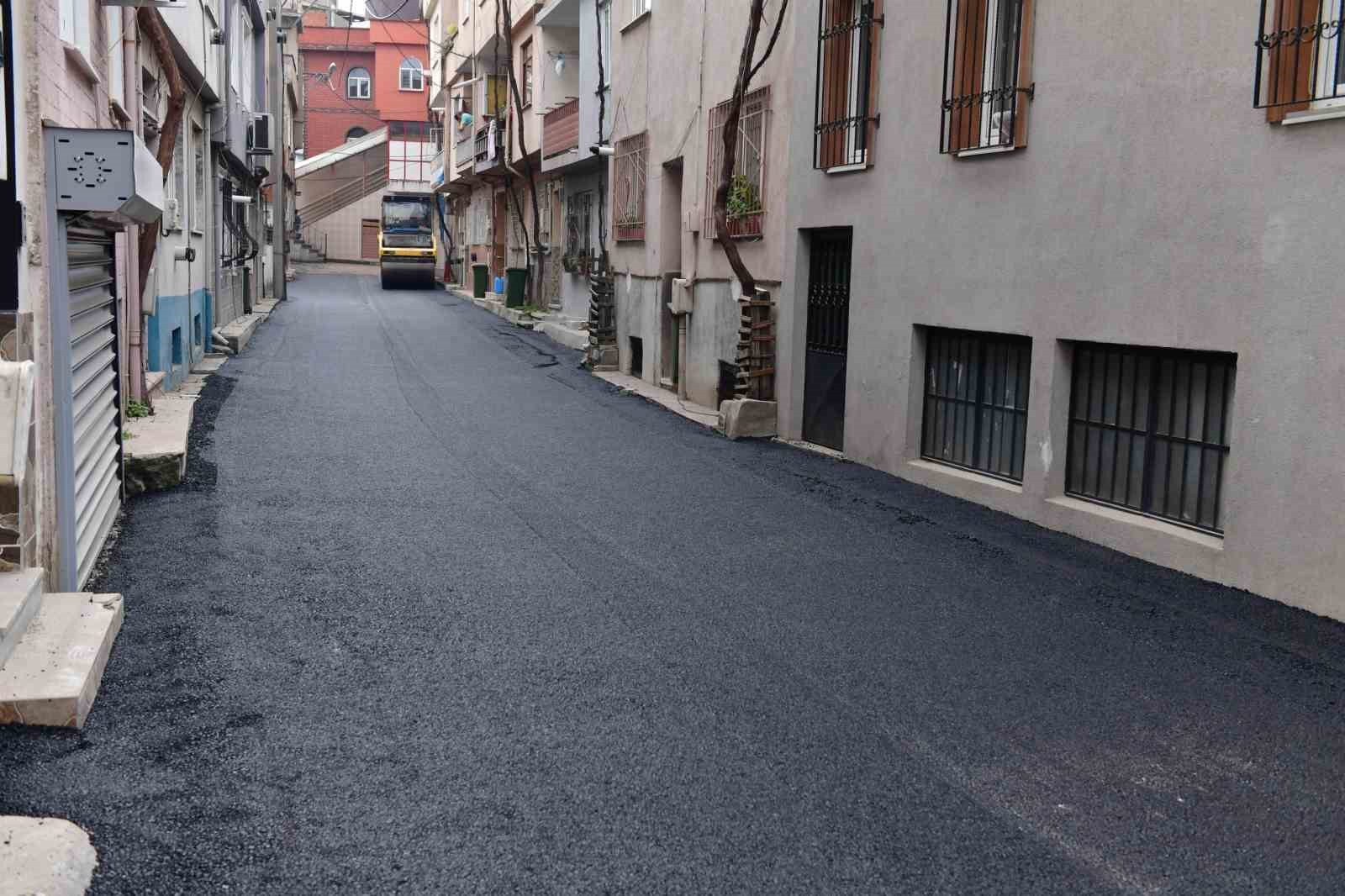 Osmangazi Belediyesi’nden Yeşilova mahallesi’ne yeni asfalt
