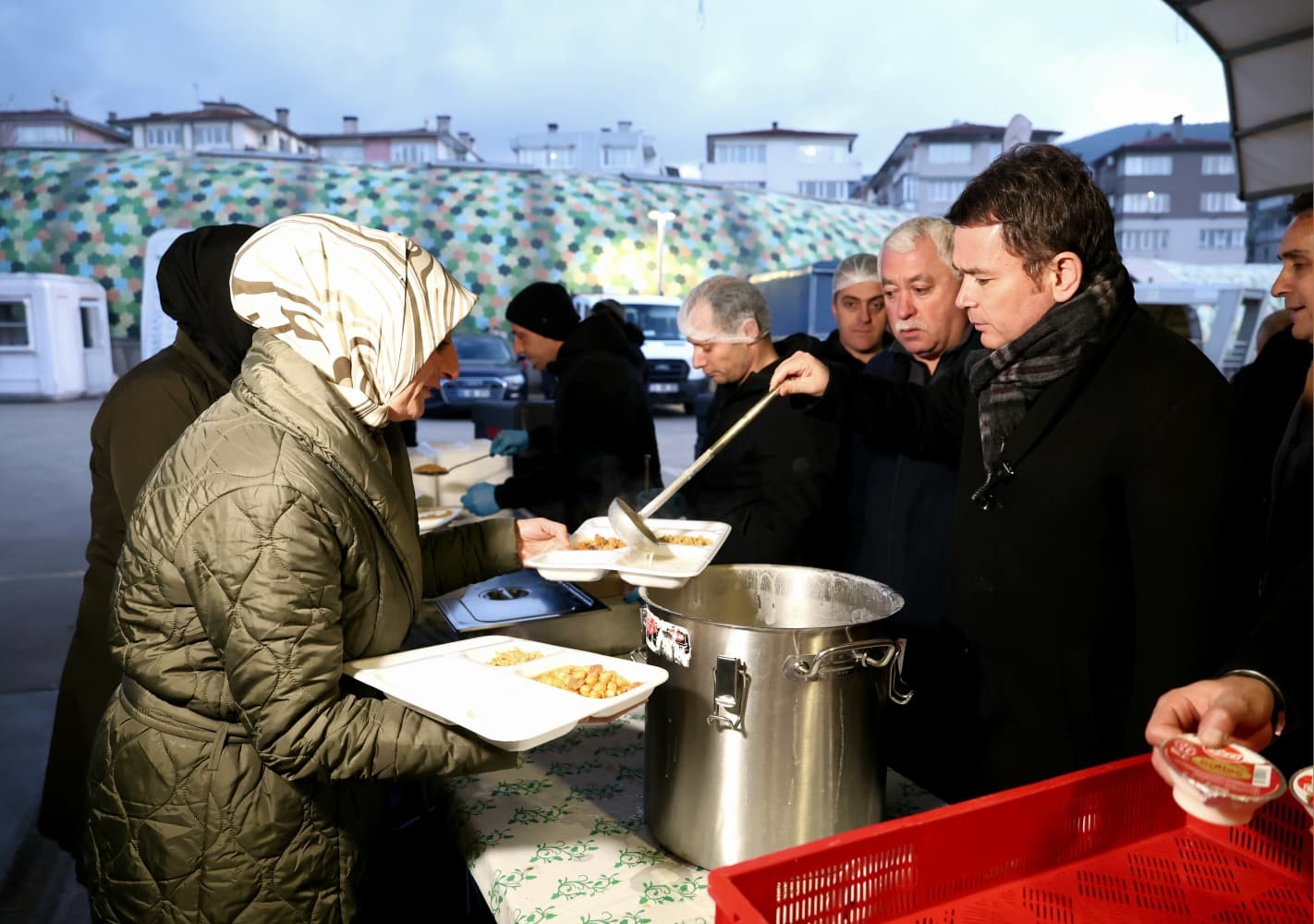 Osmangazi Belediyesi’nin iftar sofrasında yüzlerce kişi bir araya geldi
Osmangazi Belediyesi’nin iftar sofrasında yüzlerce kişi bir araya geldi