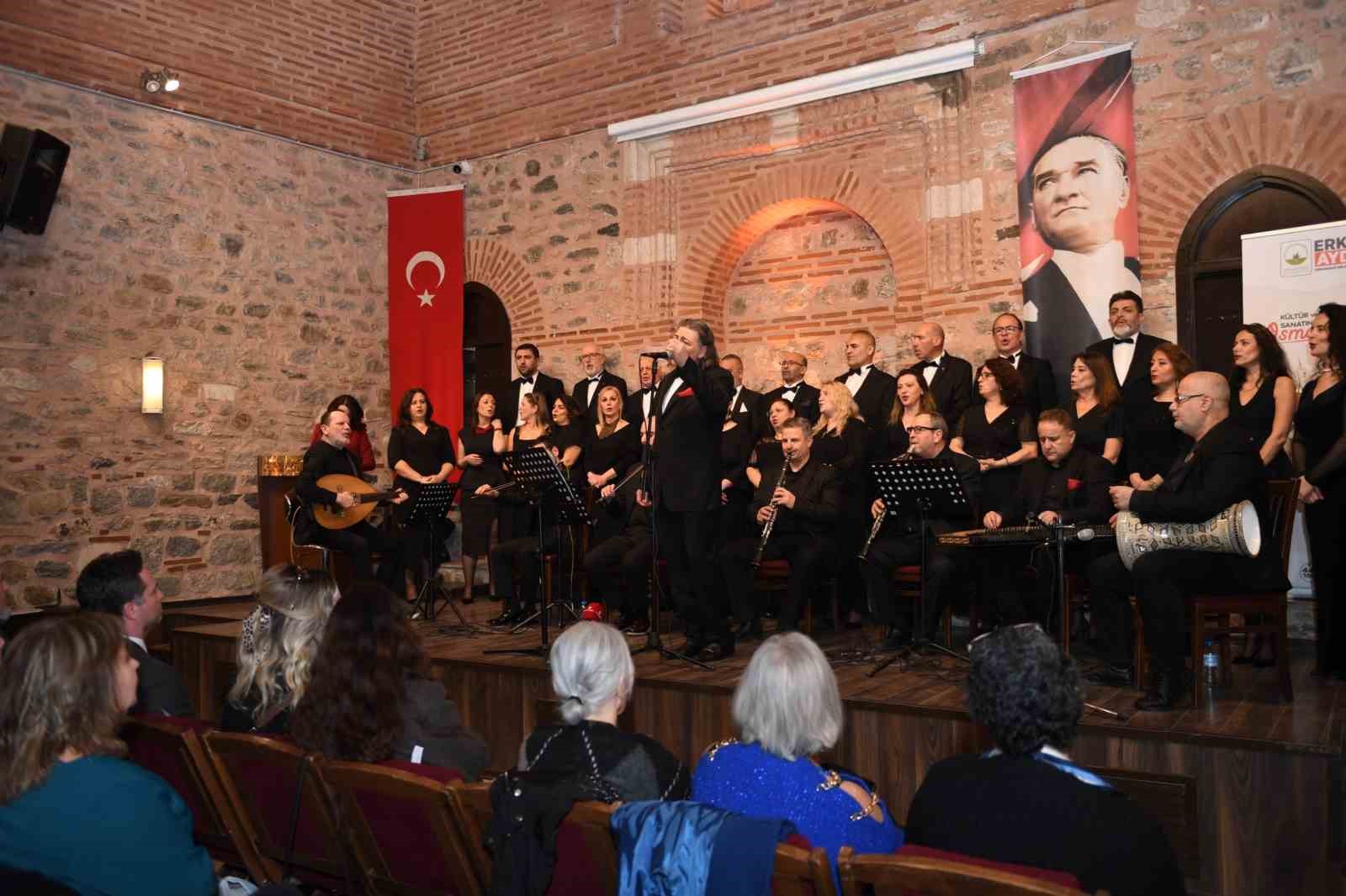 Osmangazi’de 14 Şubat ezgileri yükseldi
Osmangazi’de 14 Şubat ezgileri yükseldi