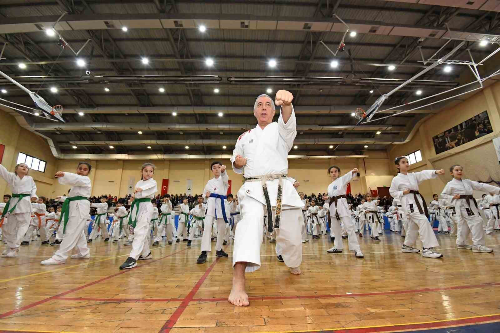 Osmangazi’de 300 karateci kuşak sevinci yaşadı
