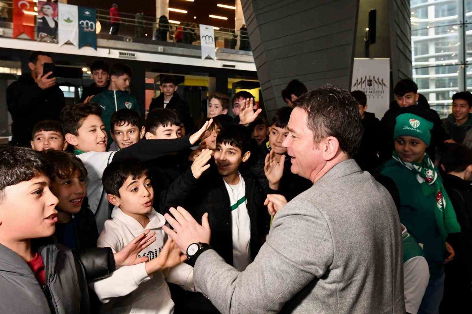 Osmangazi’de 90 çocuk Bursasporlu oldu
