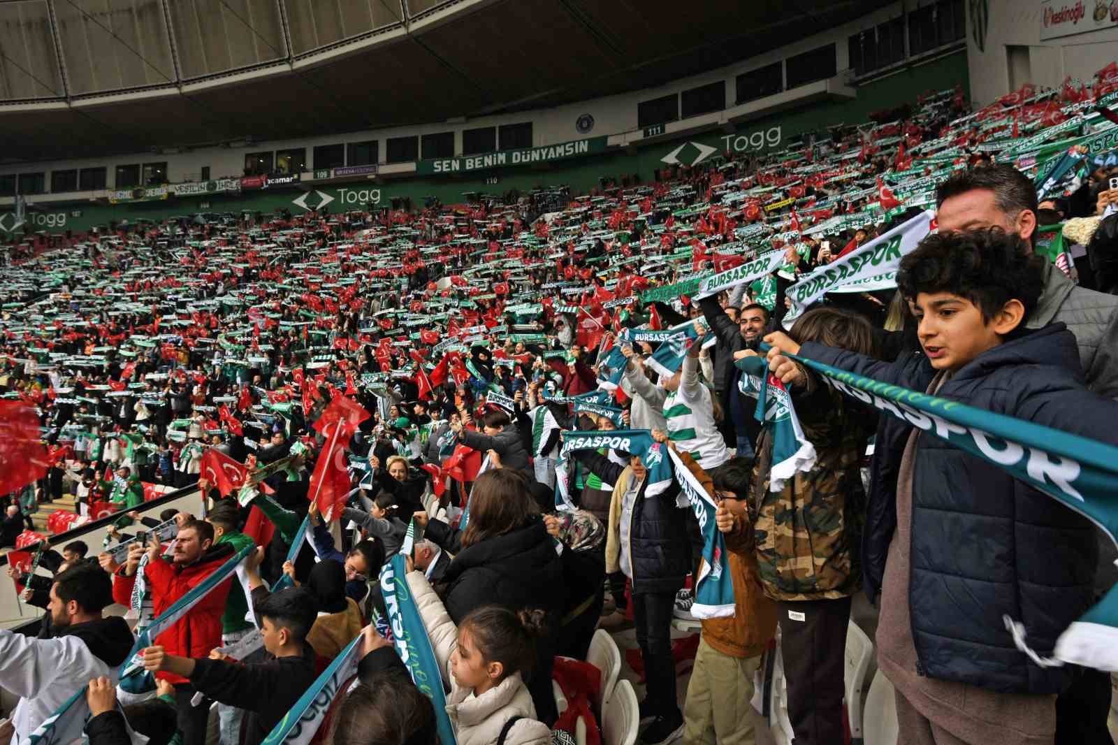 Osmangazi’de 90 çocuk daha Bursasporlu oldu
