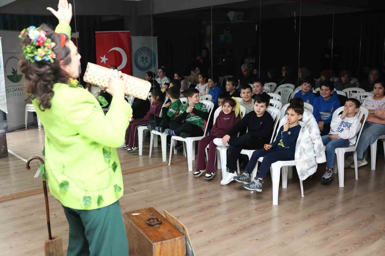 Osmangazi’de çocuklara doğayı sevdiren oyun
Osmangazi’de çocuklara doğayı sevdiren oyun