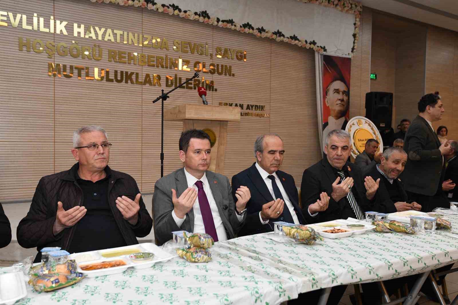 Osmangazi’de dayanışmanın adresi Demirtaş oldu
Osmangazi’de dayanışmanın adresi Demirtaş oldu