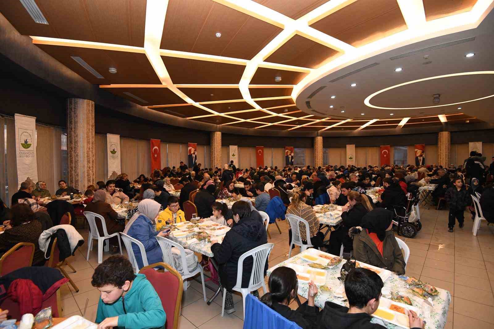 Osmangazi’de dayanışmanın adresi Demirtaş oldu
Osmangazi’de dayanışmanın adresi Demirtaş oldu