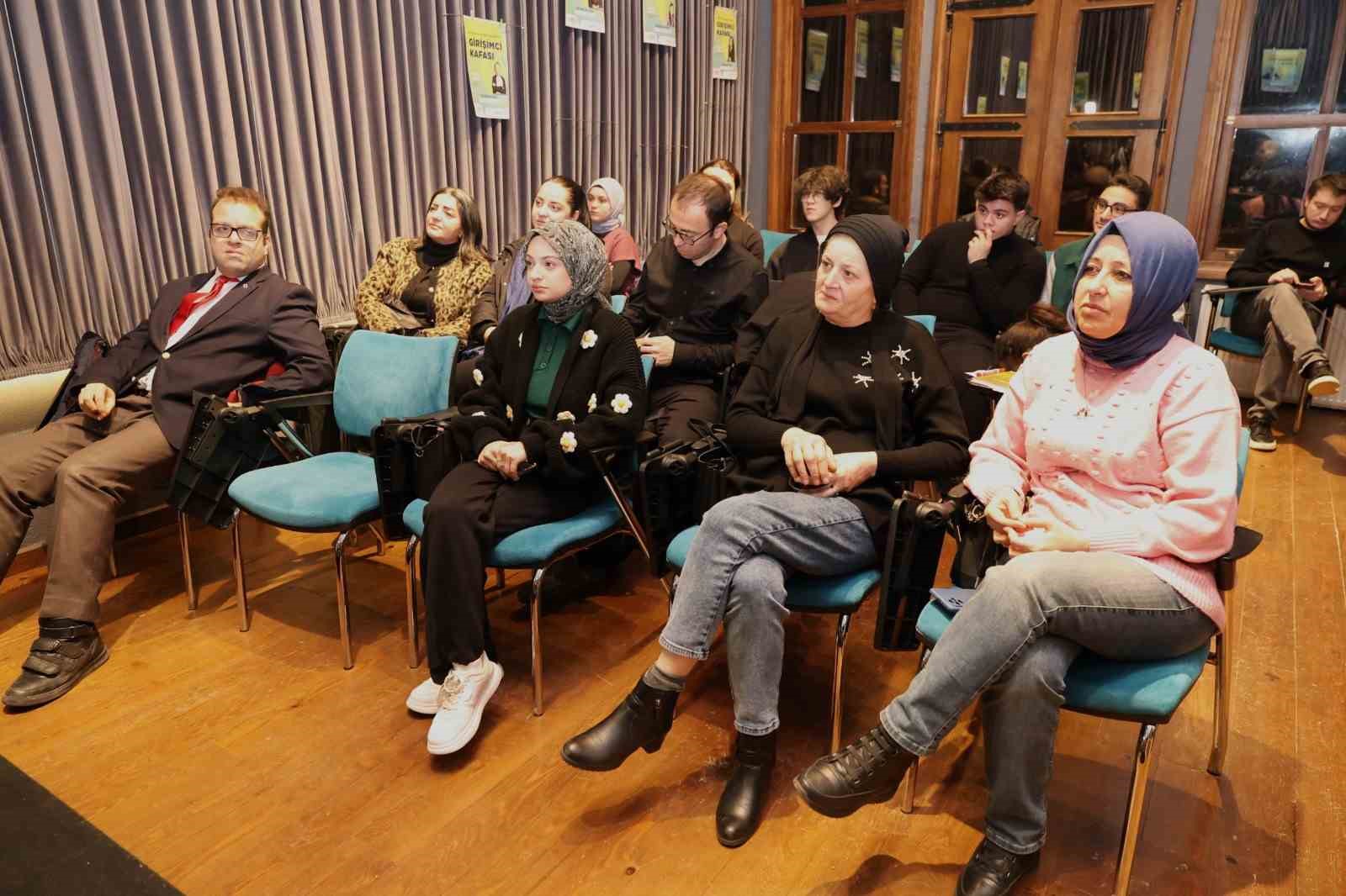 Osmangazi’de gençlere yol gösteren söyleşi
Osmangazi’de gençlere yol gösteren söyleşi