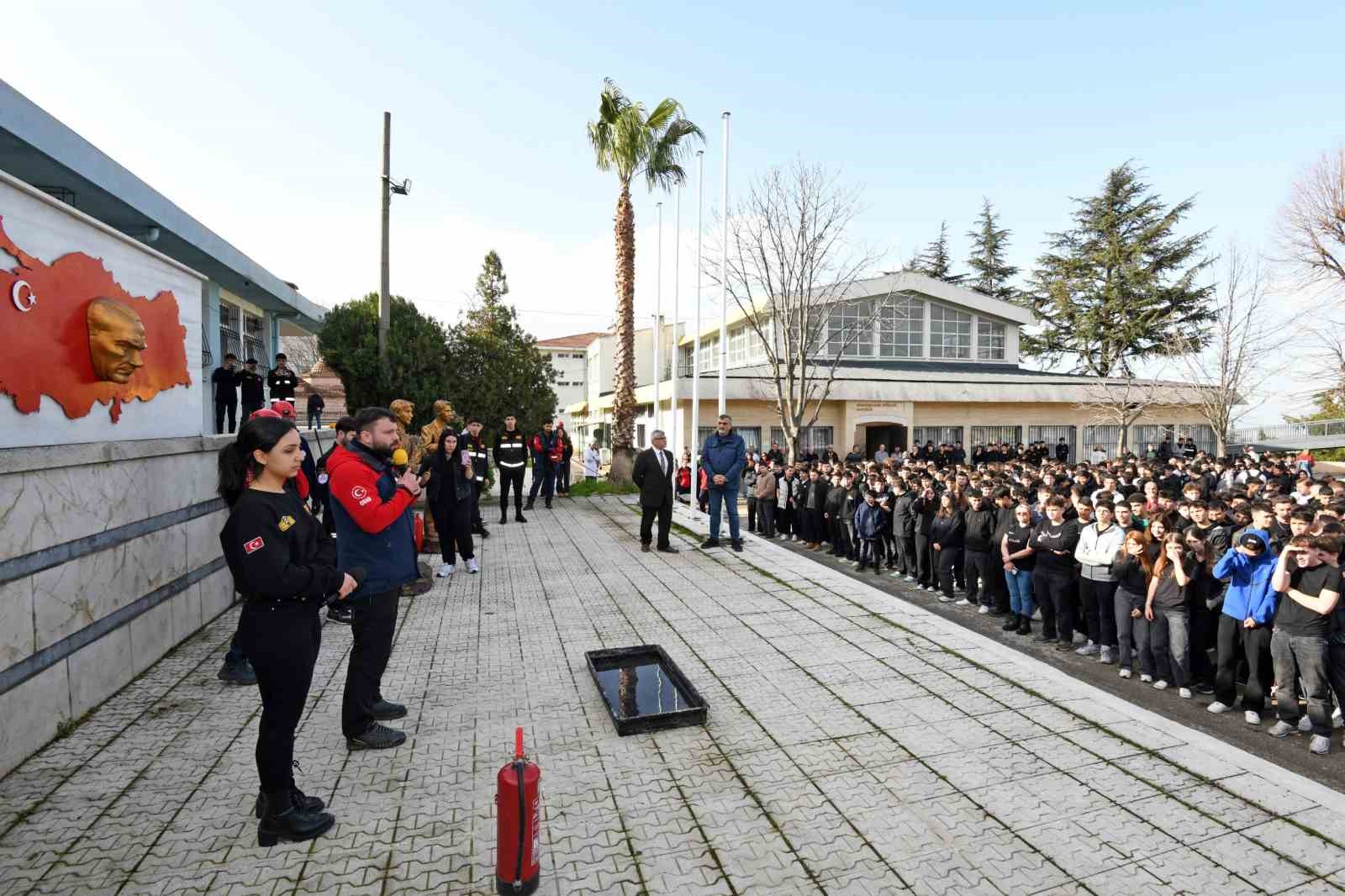Osmangazi’de gerçeğini aratmayan yangın tatbikatı
