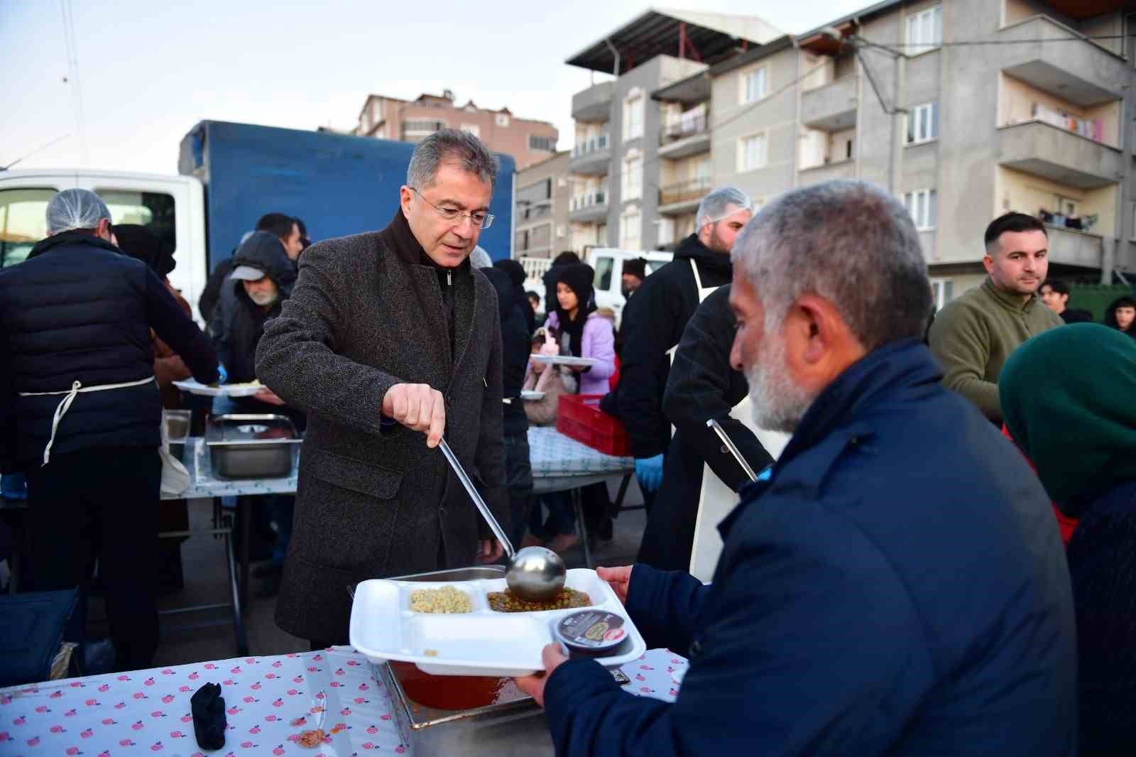 Osmangazi’de gönül sofraları Geçit Mahallesi’nde kuruldu
