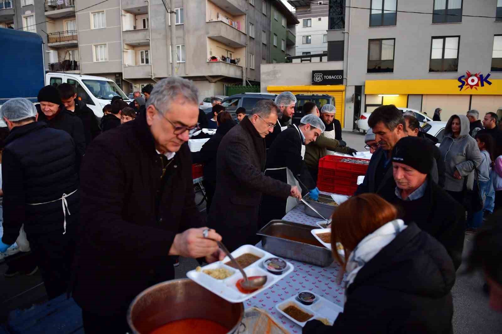 Osmangazi’de gönül sofraları Geçit Mahallesi’nde kuruldu
