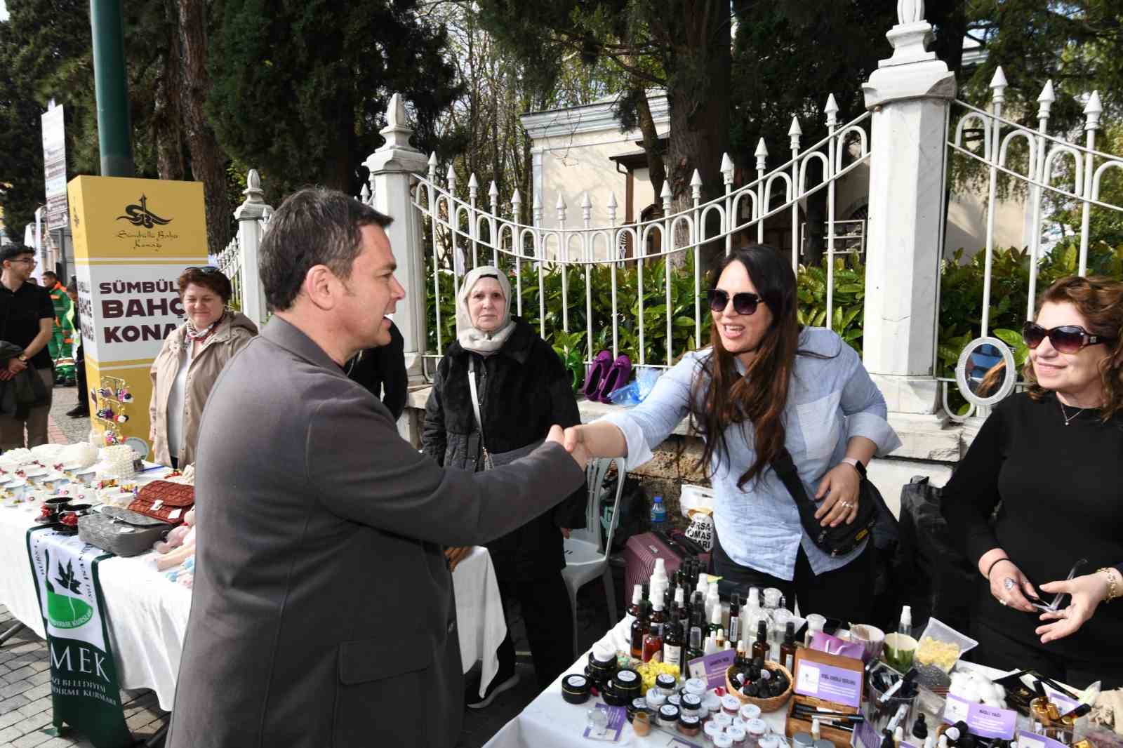 Osmangazi’de kadınların el emeği büyük beğeni topladı
Osmangazi’de kadınların el emeği büyük beğeni topladı