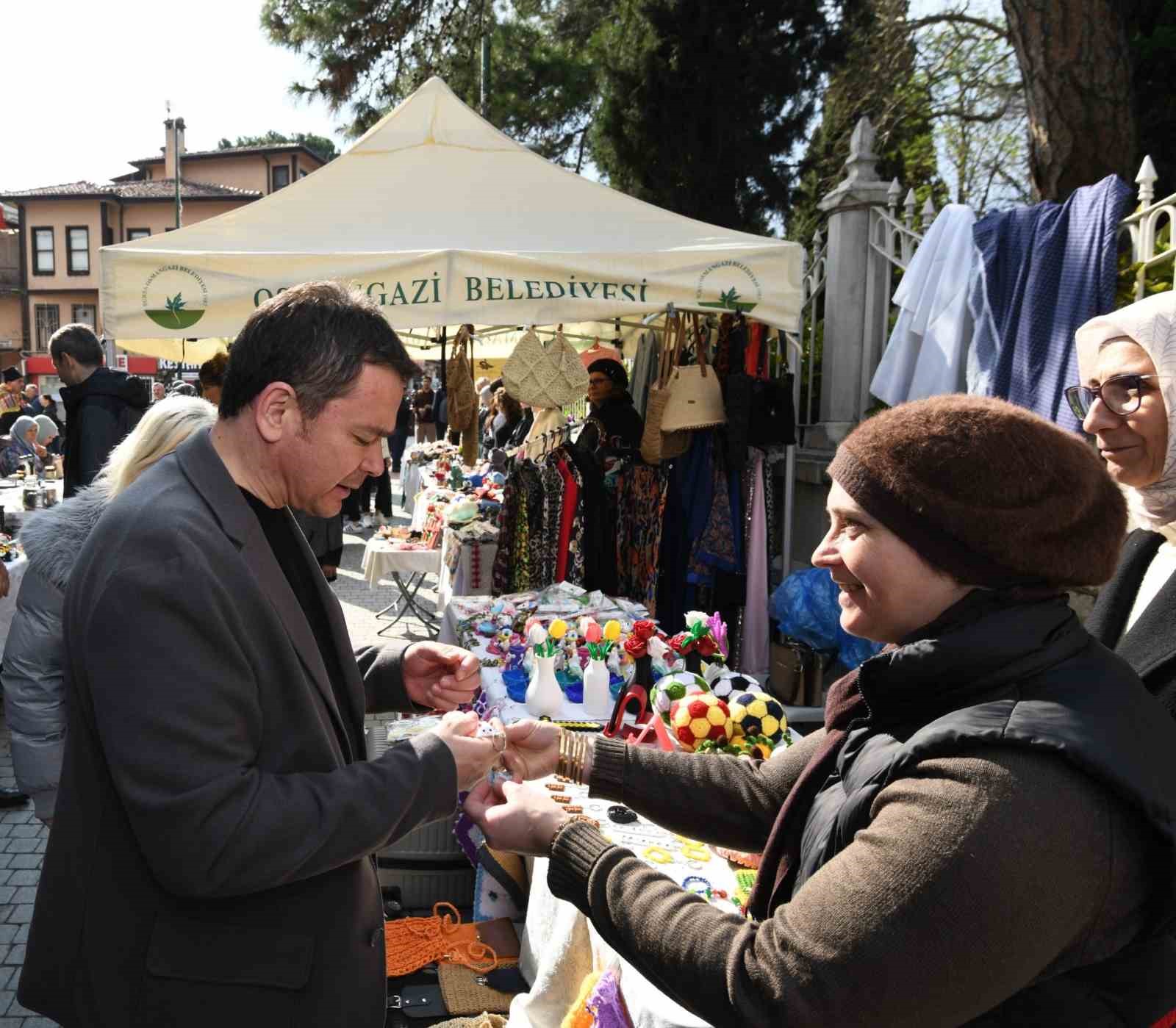 Osmangazi’de kadınların el emeği büyük beğeni topladı
Osmangazi’de kadınların el emeği büyük beğeni topladı