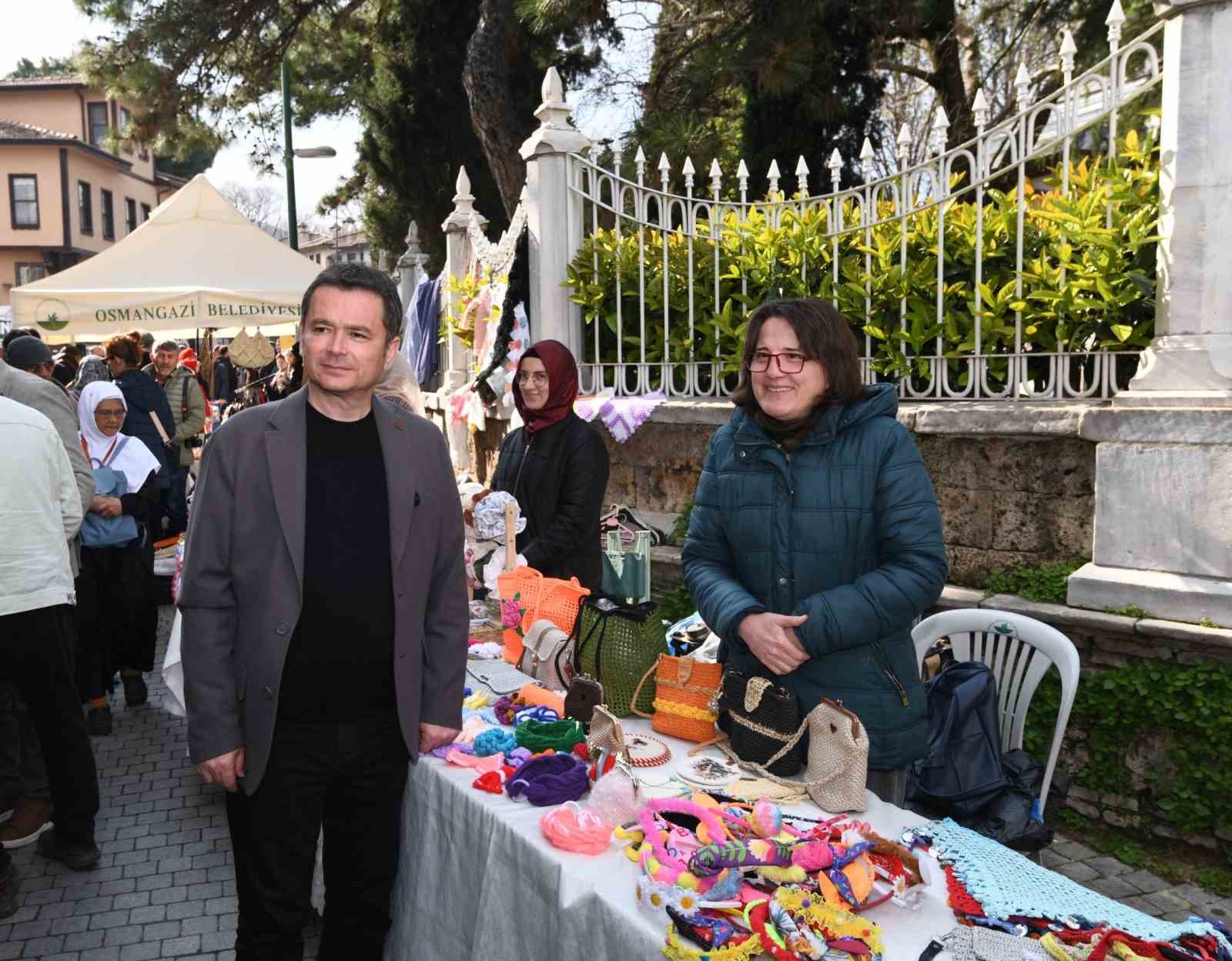 Osmangazi’de kadınların el emeği büyük beğeni topladı
Osmangazi’de kadınların el emeği büyük beğeni topladı