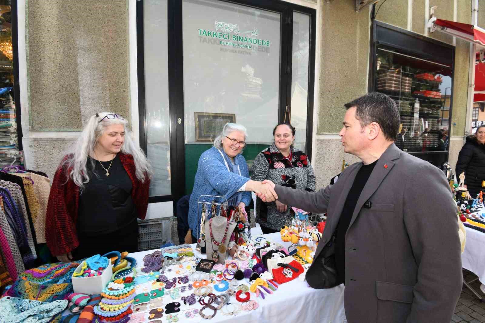 Osmangazi’de kadınların el emeği büyük beğeni topladı
Osmangazi’de kadınların el emeği büyük beğeni topladı