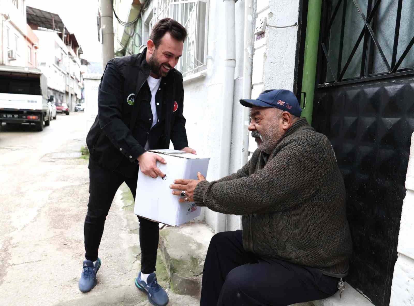 Osmangazi’de Ramazan kolisi dağıtımı devam ediyor
