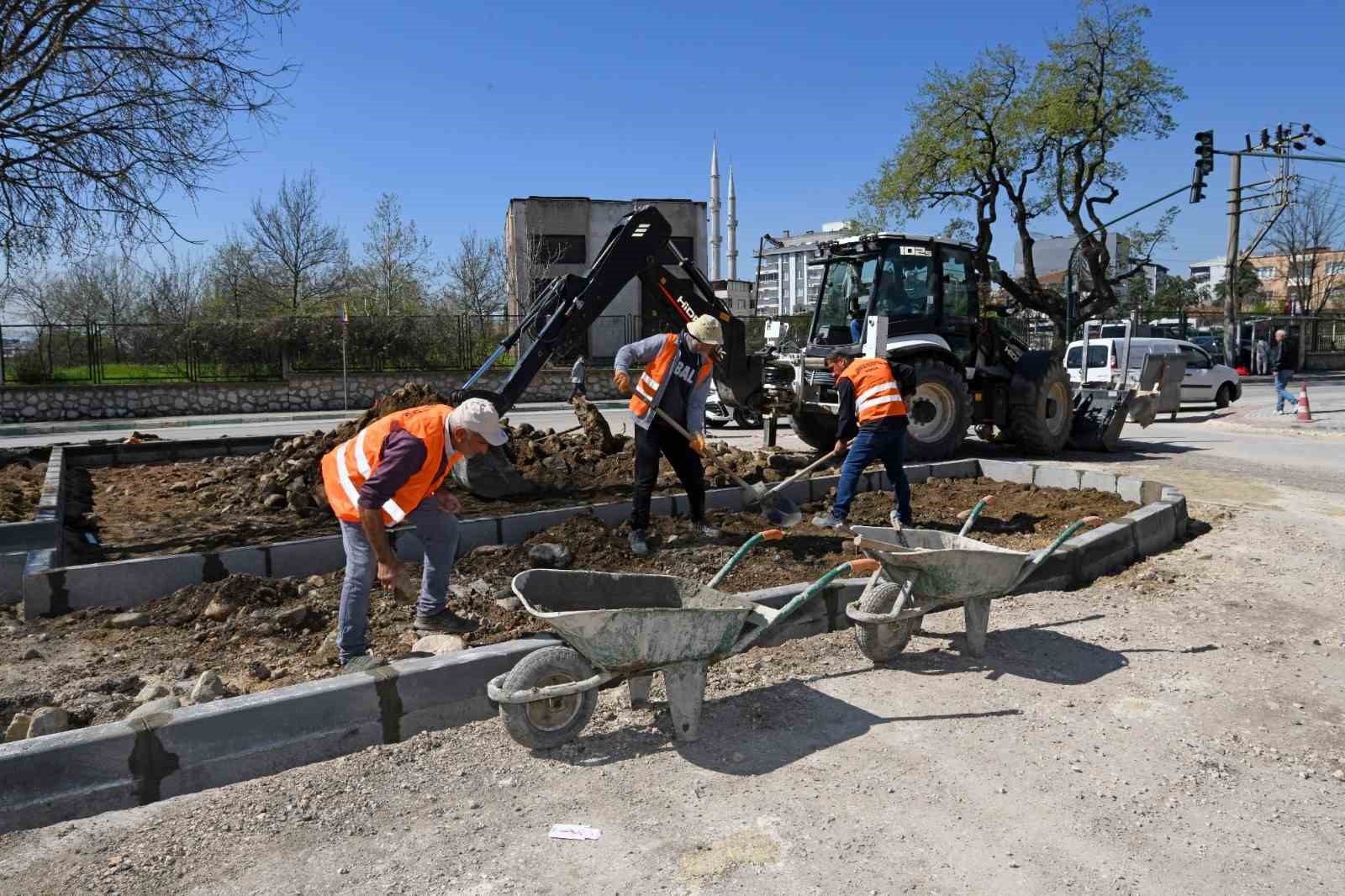 Osmangazi’den Hamitler’e 300 tonluk asfalt desteği
