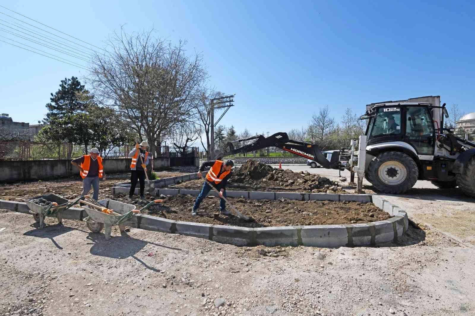 Osmangazi’den Hamitler’e 300 tonluk asfalt desteği
