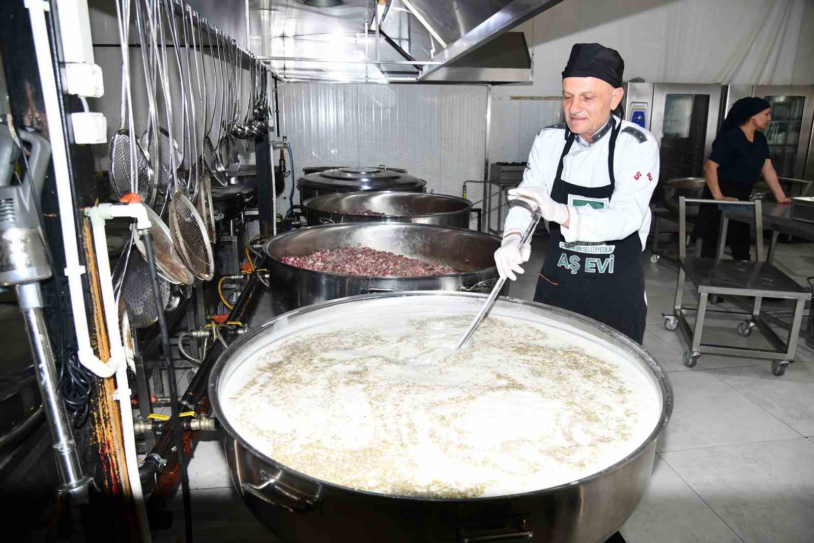 Osmaniye Belediyesi’nden Ramazan’da 10 bin kişilik iftar hizmeti
