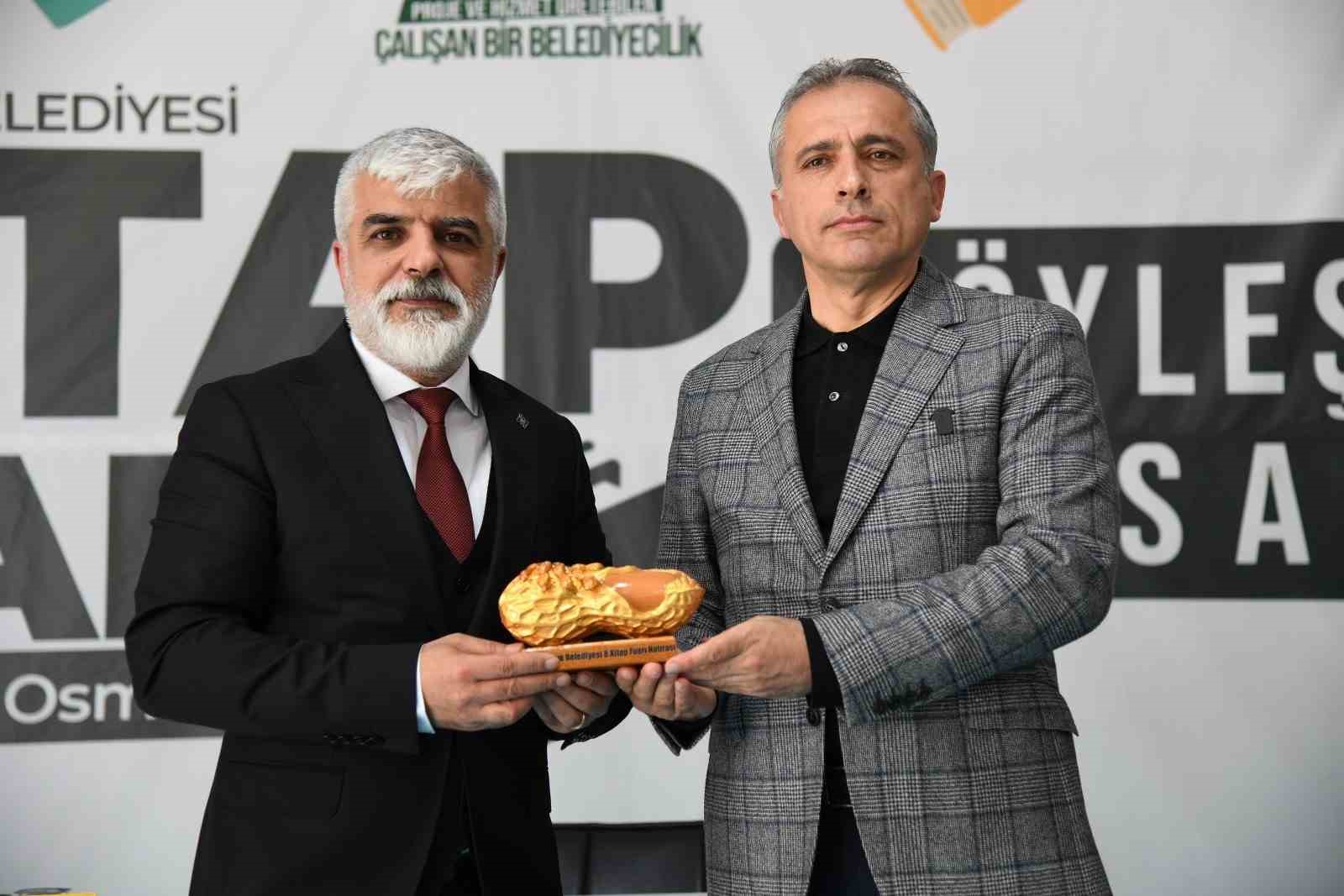 Osmaniye kitap fuarı ilk 3 günde 30 bin ziyaretçiyi ağırladı
