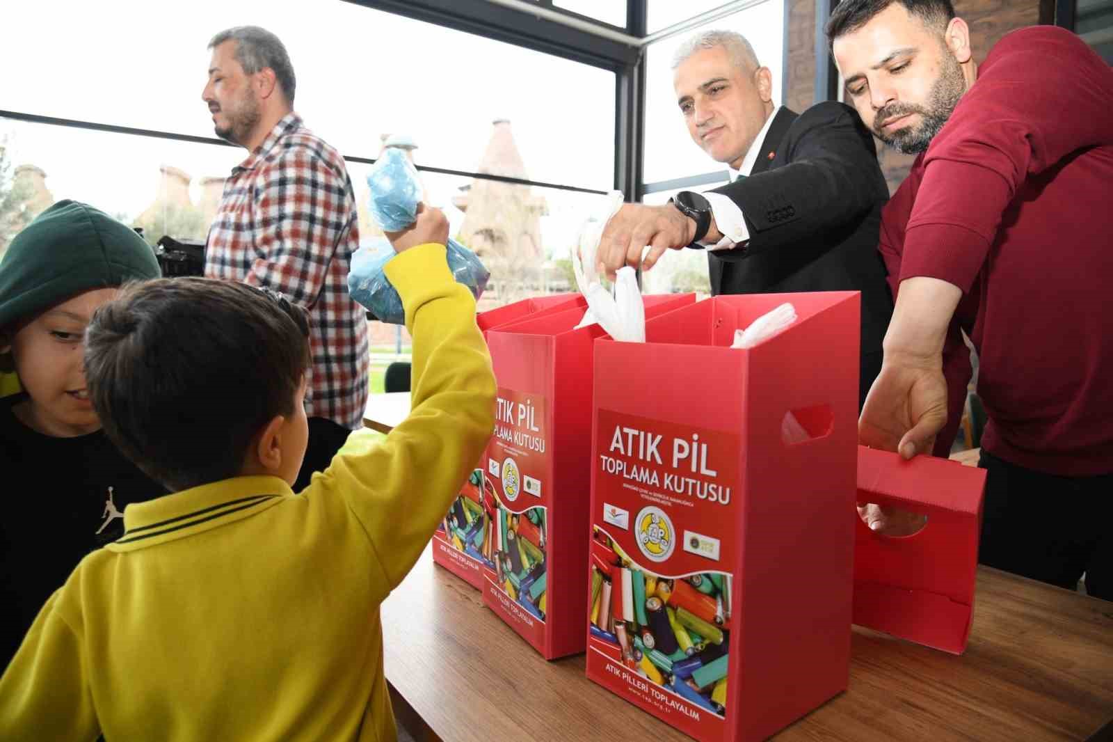 Osmaniye’de "100 Atık Pile Bir Pizza" projesine miniklerden destek
