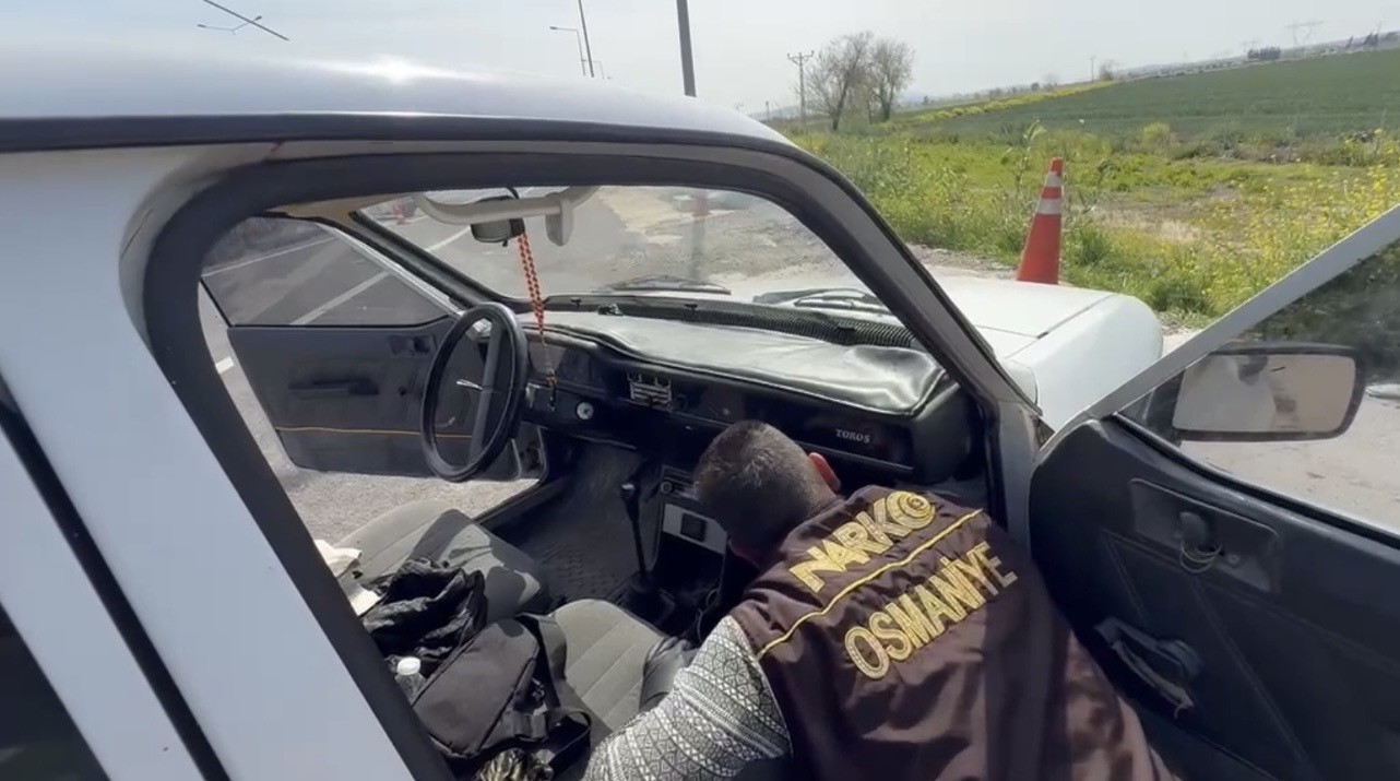 Osmaniye’de 3 araçta uyuşturucu operasyonu: 5 tutuklama
