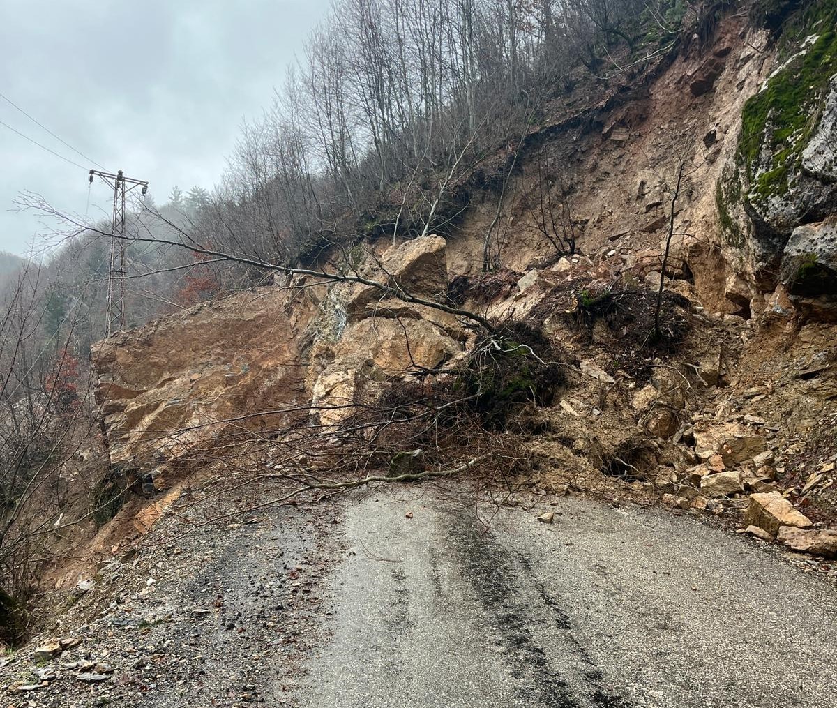 Osmaniye’de 3 gündür devam eden yağmur ve fırtına hayatı olumsuz etkiledi
