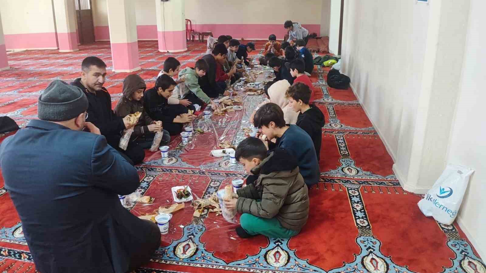 Osmaniye’de 3 günlük cami kampı: Gençlerden Gazze’ye anlamlı destek

