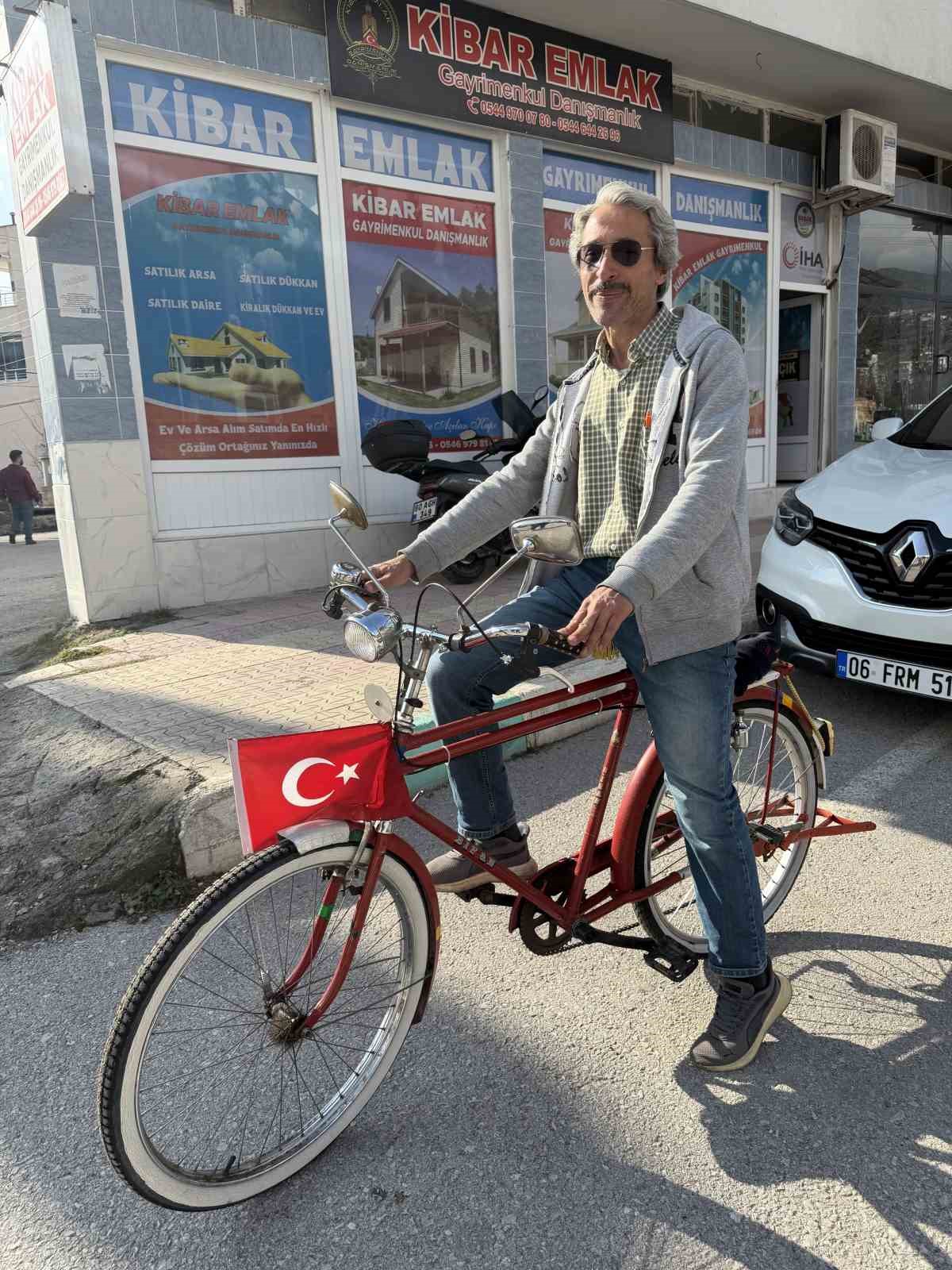 Osmaniye’de 47 yıllık berberin 41 yıllık bisiklet sevdası
