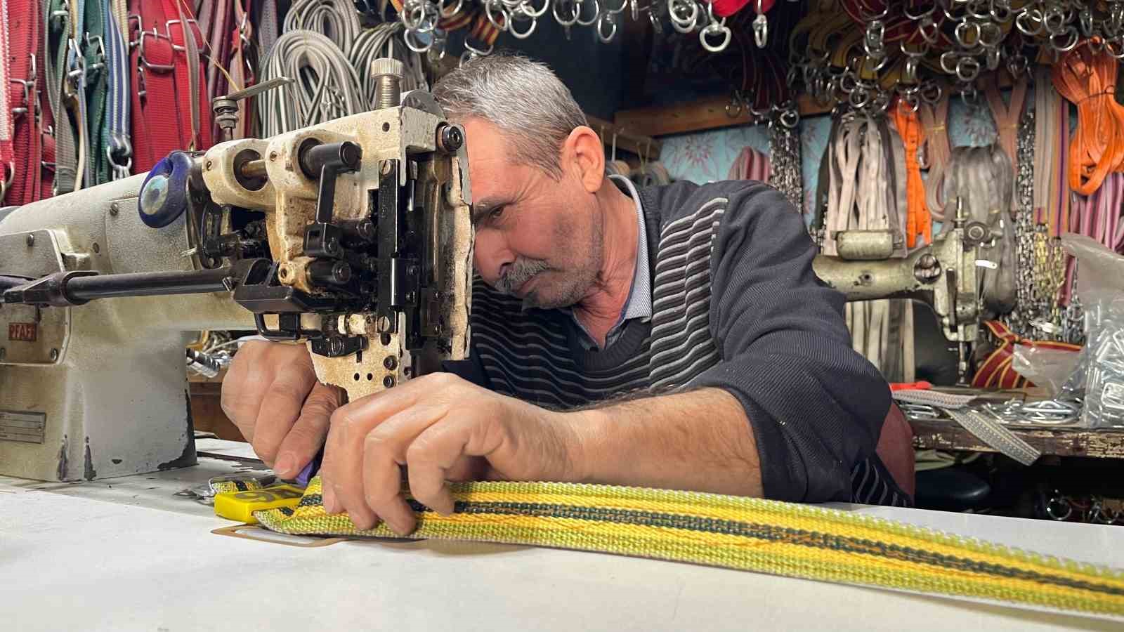 Osmaniye’de 48 yıllık saraç ustası mesleğini köpek tasmasıyla yaşatıyor
