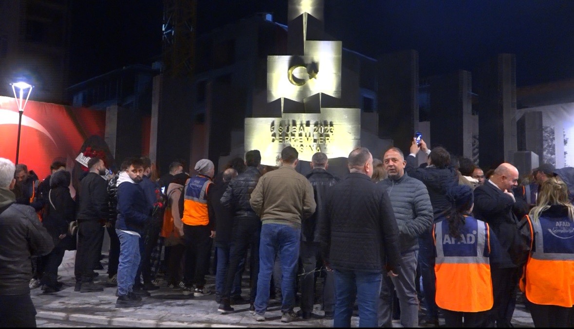 Osmaniye’de 6 Şubat depremlerinin 3. yılında deprem şehitleri anıldı
