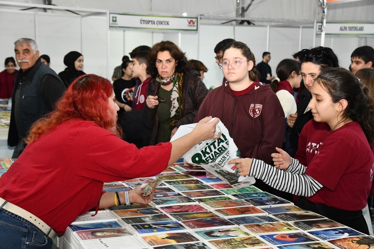 Osmaniye’de 8. Kitap Fuarı yoğun ilgiyle açıldı
