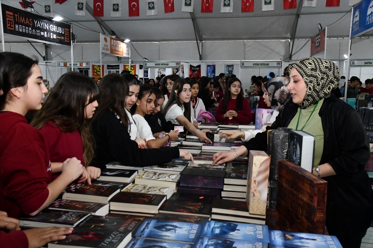 Osmaniye’de 8. Kitap Fuarı yoğun ilgiyle açıldı
