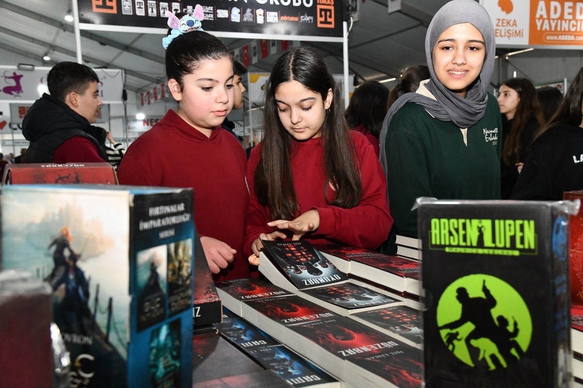 Osmaniye’de 8. Kitap Fuarı yoğun ilgiyle açıldı
