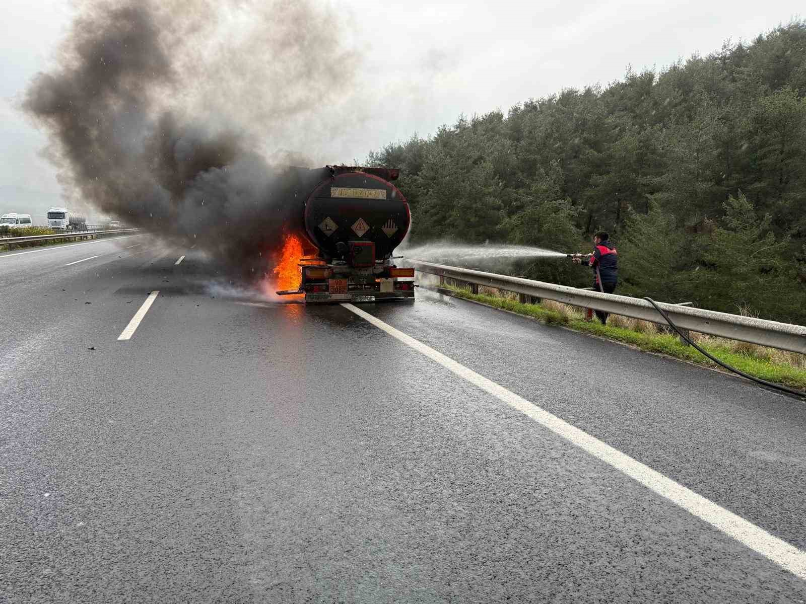 Osmaniye’de akaryakıt tankerinde çıkan yangın söndürüldü
