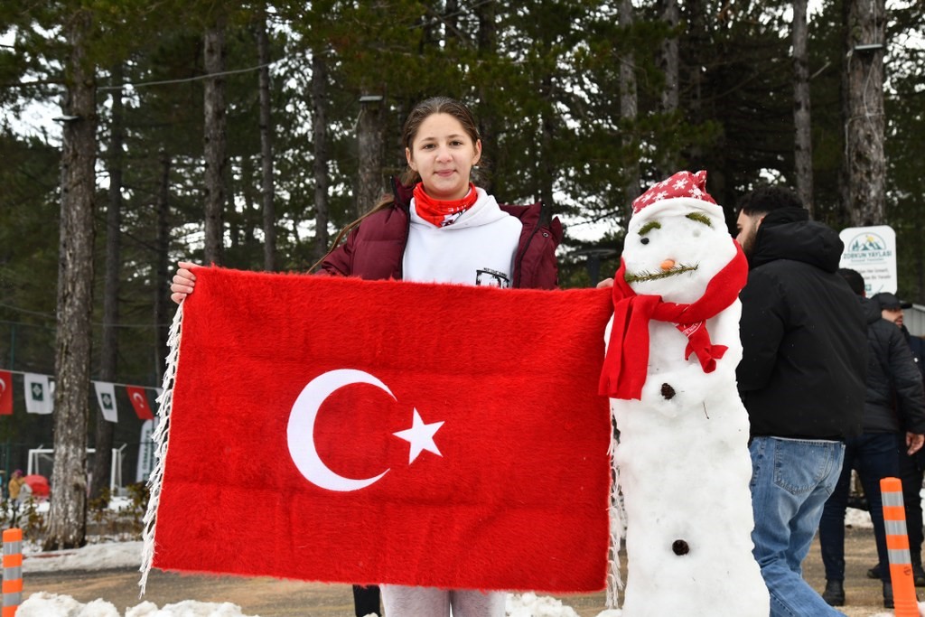 Osmaniye’de bir ilk: Zorkun Yaylası kar festivali ile renklendi
Osmaniye’de bir ilk: Zorkun Yaylası kar festivali ile renklendi