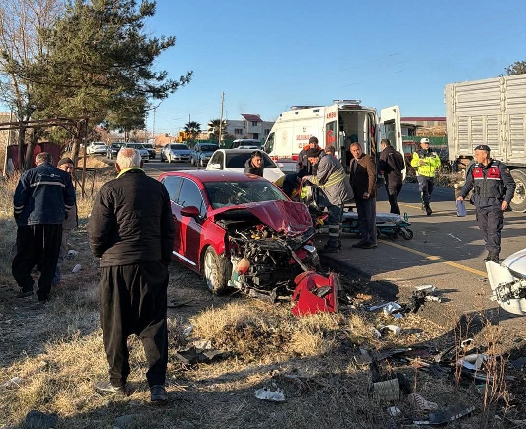 Osmaniye’de buzlanma nedeniyle trafik kazası: 2 yaralı
